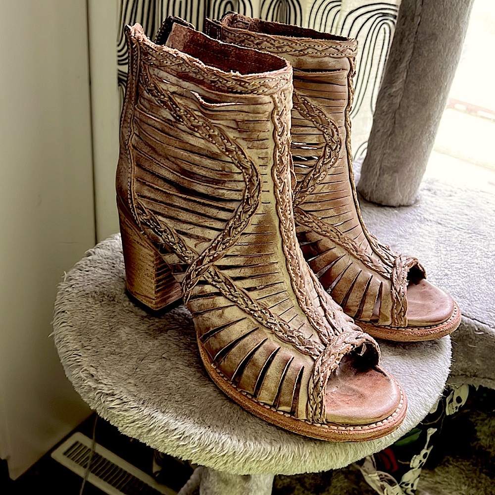 Gorgeous Freebird Heeled Sandals!